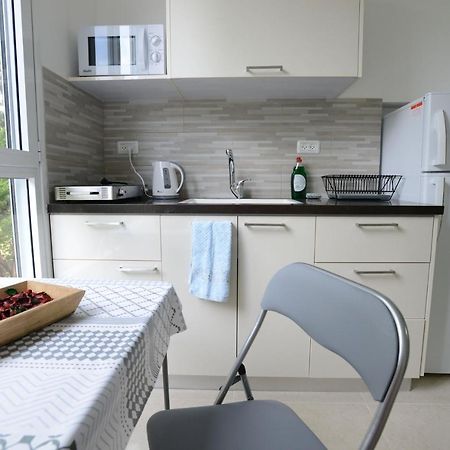 Olga Beach Apartment 28 ハイファ エクステリア 写真