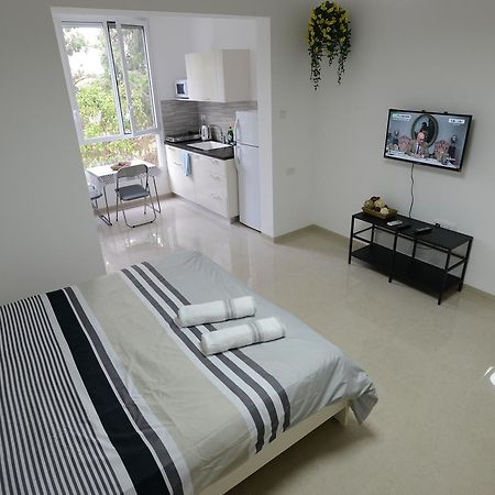 Olga Beach Apartment 28 ハイファ エクステリア 写真