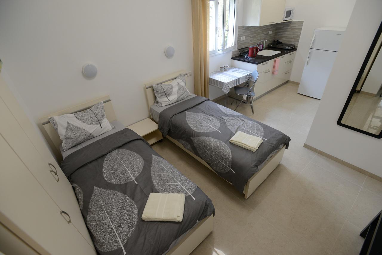 Olga Beach Apartment 28 ハイファ エクステリア 写真