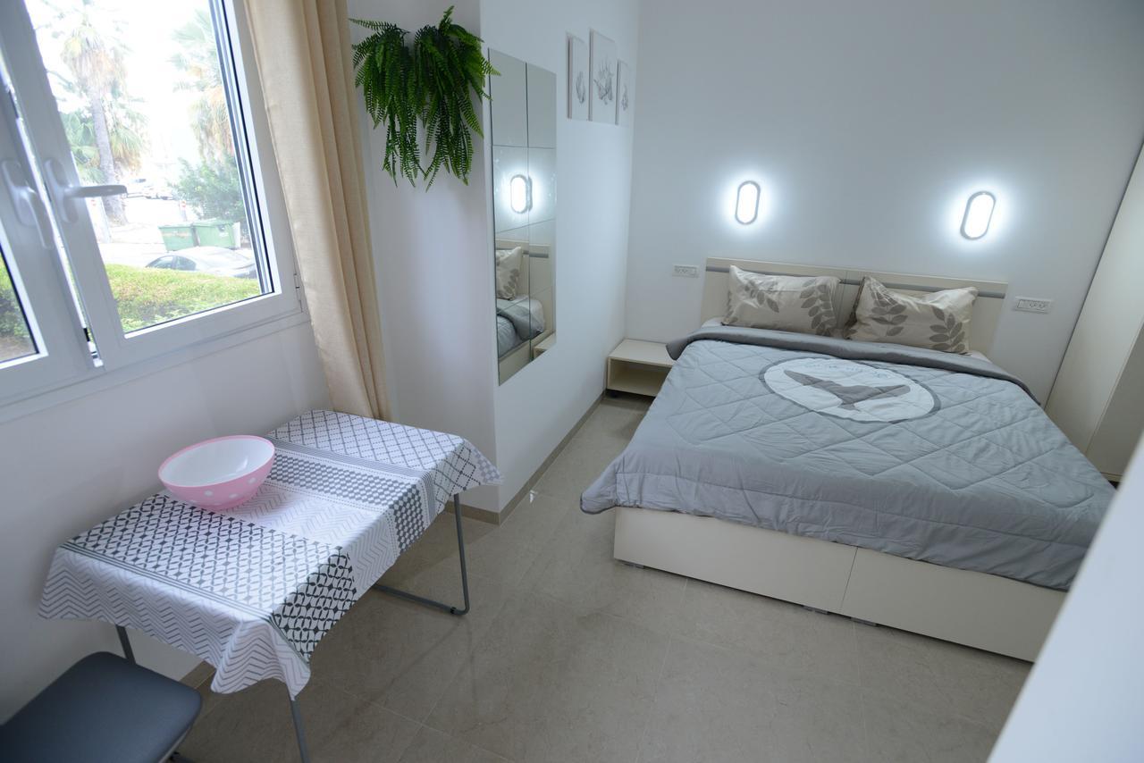 Olga Beach Apartment 28 ハイファ エクステリア 写真