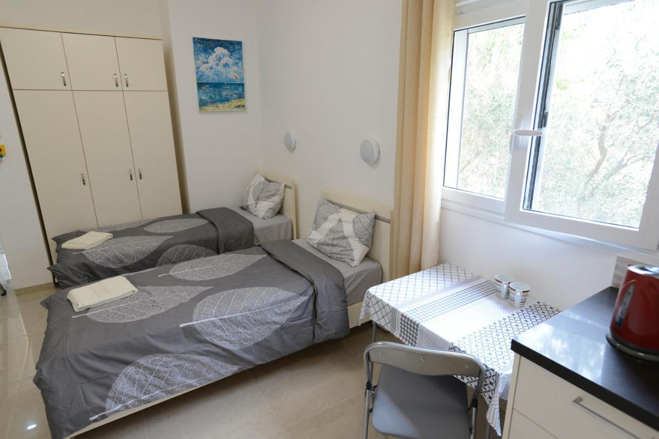 Olga Beach Apartment 28 ハイファ エクステリア 写真