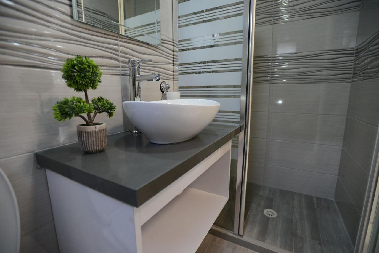 Olga Beach Apartment 28 ハイファ エクステリア 写真